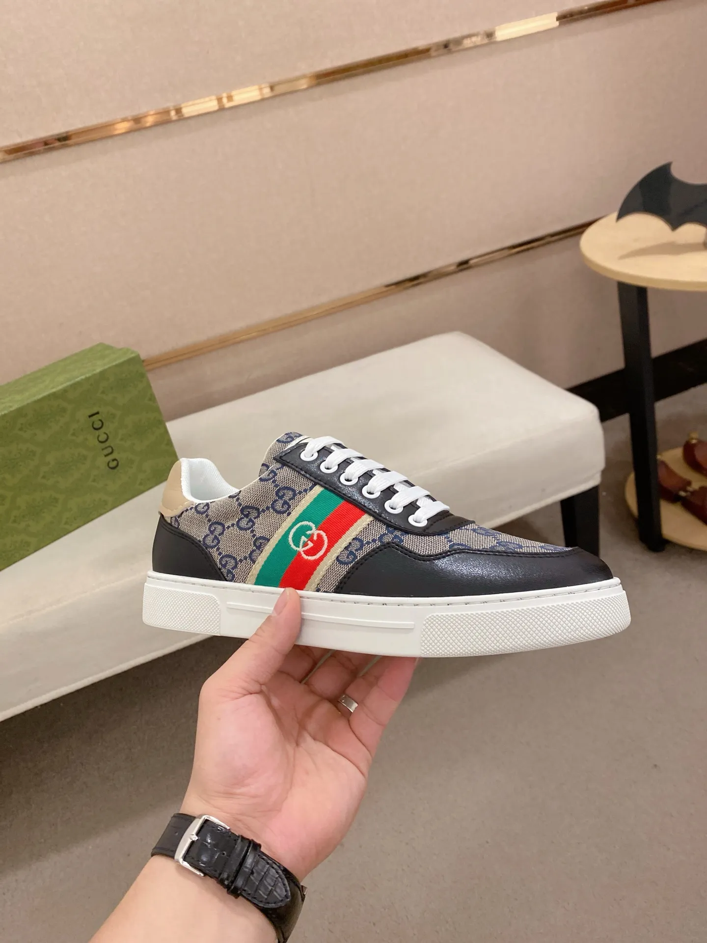 Men's clothing and shoes💰:440💰 (GUCCI) The latest model from the official website 🎁🎁Casual and fashionable men's shoes👟, hot style 💥The version is simple and elegant, exclusive for trendy men. Unique official website latest brand elements 👑Gucci original decoration, fashionable and generous, the fabric is original cowhide ✅sheepskin lining, the official website specifies wear-resistant casual outsole, the classic model is taken in kind at the counter🎬38-44 (45 is not returned or exchanged)
